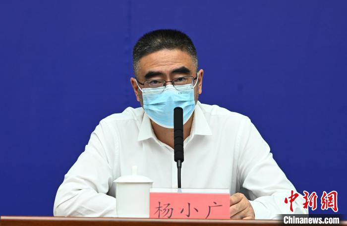 成都市政府副秘書長、市衛健委主任楊小廣?！“苍?攝