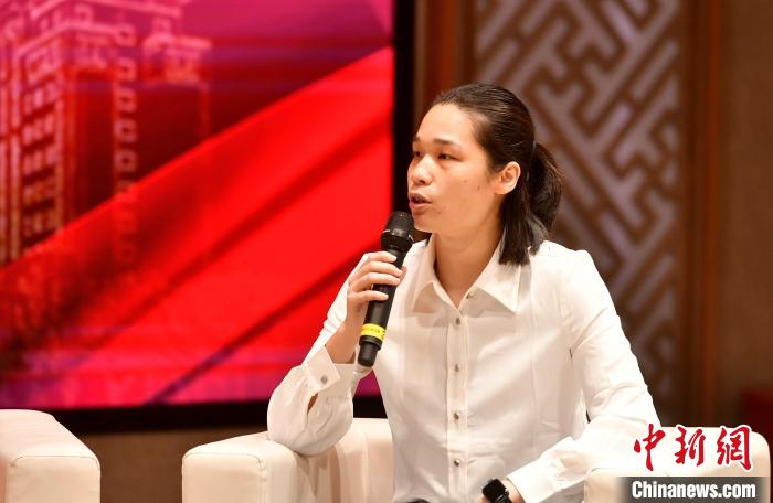 圖為林莉在福建師范大學分享會上發言?！蚊?攝