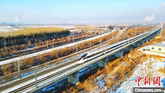 動車組列車在運行中?！」F提供