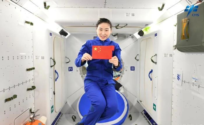 航天員劉洋背后是問天實驗艙睡眠區。圖片來源：中國載人航天工程辦公室官方微信