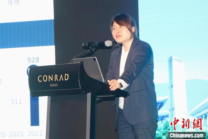 韓國大韓貿易投資振興公社外國投資監察辦公室科長樸金蘭致辭?！∪f佳欣 攝