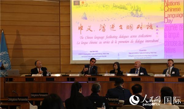 “中文:增進文明交流互鑒”主題論壇的研討會現場。人民網記者 尚凱元攝