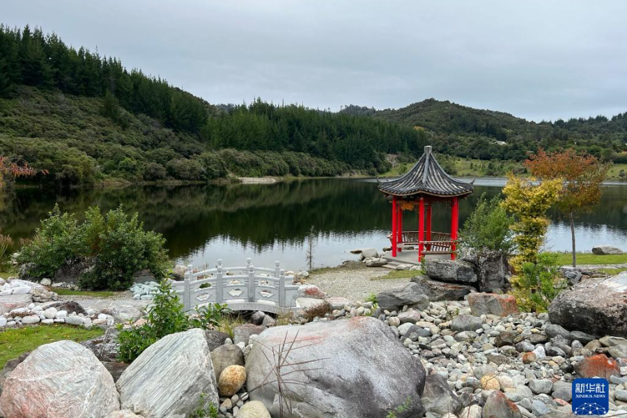這是4月29日拍攝的新西蘭羅斯華人淘金紀念公園一角。新華社發（沃爾特 攝）