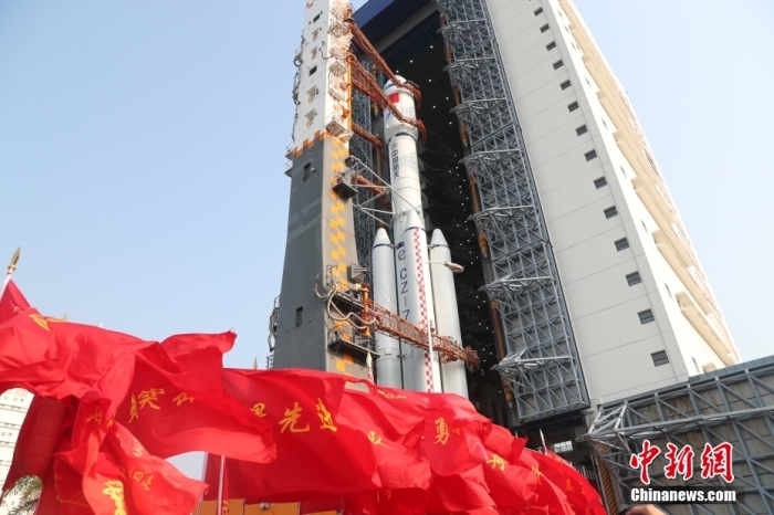 圖為轉運現場。攝影 邱立軍 黃國暢