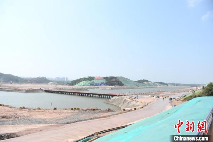 圖為平陸運河青年樞紐工程項目現場?！×趾?攝