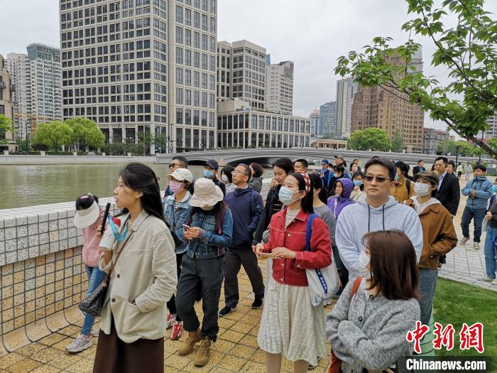 新階層人士走讀黃浦蘇州河沿岸?！》队畋?攝