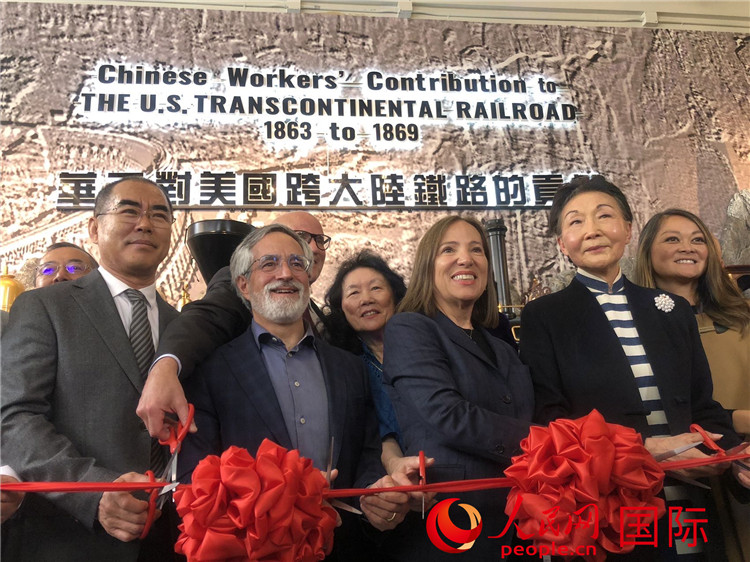 圖為（從右到左）方李邦琴、加州副州長康依蓮、舊金山市議長佩斯金、中國駐舊金山副總領事潘慶江在剪彩。人民網記者 鄧圩攝
