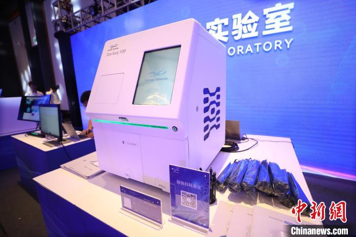 圖為發布會上展示的科技產品?！±祖I 攝