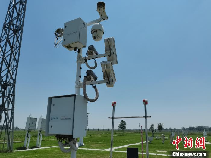 壽縣國家氣候觀象臺內各種觀測設備?！侨?攝