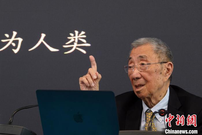 高能論壇上，丁肇中先生與現場聽眾交流?！?lt;a target='_blank' href='/'><p  align=