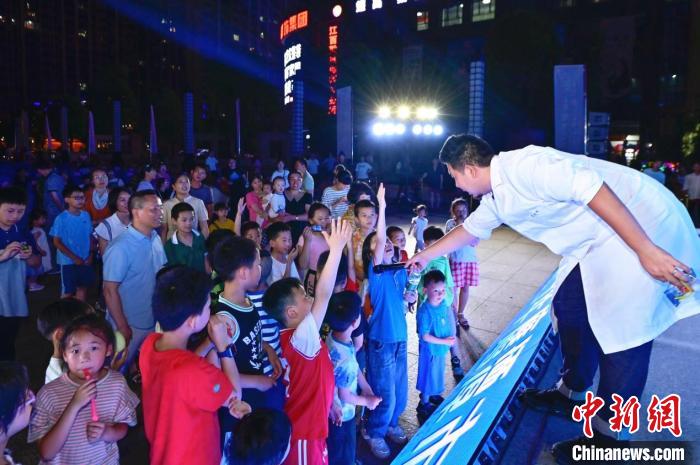 2023年鷹潭市“好奇心”科普節吸引了不少孩子踴躍參與?！≈鬓k方 供圖