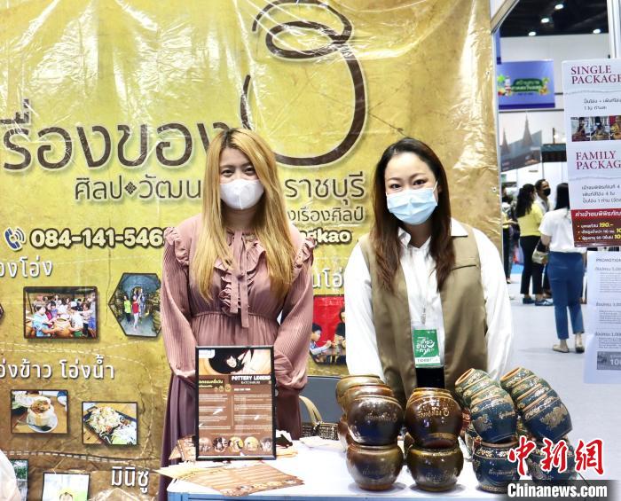 泰國舉辦規模最大旅游B2B銷售活動對接全球旅游業，圖為交易會上的陶瓷工藝品展位。 王賢思 攝