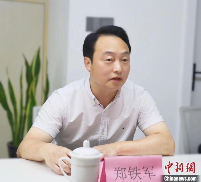 寧德市臺港澳辦主任鄭鐵軍講話?！窃式?攝