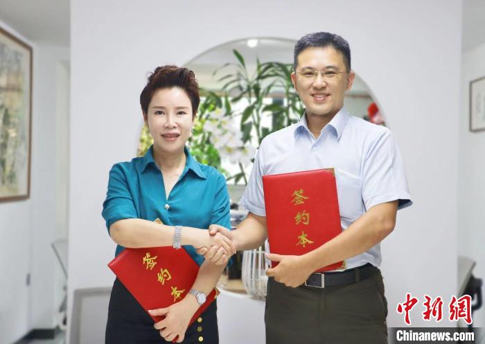 簽署“融情·同心”寧臺建筑師驛站共建協議?！窃式?攝