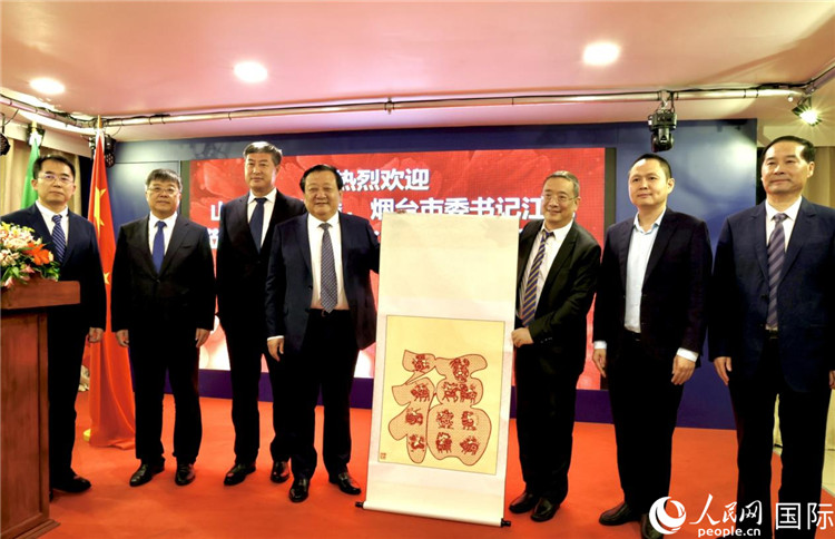 參加座談會的主要嘉賓合影留念。人民網記者宋亦然攝