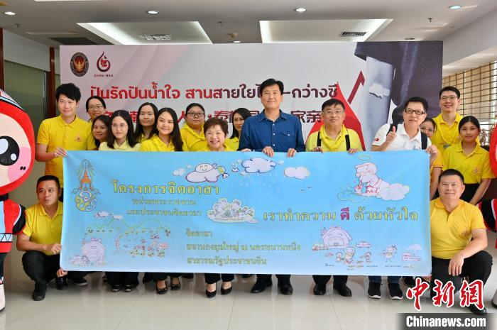 圖為泰王國駐南寧總領事館官員、泰國企業代表等在活動現場合影?！∮峋?攝