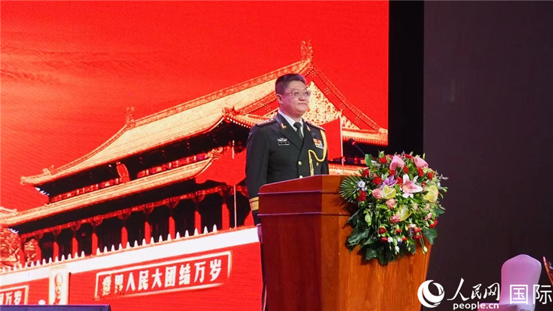 圖為中國駐老撾大使館國防武官李兵大校致辭。人民網記者 孫廣勇攝