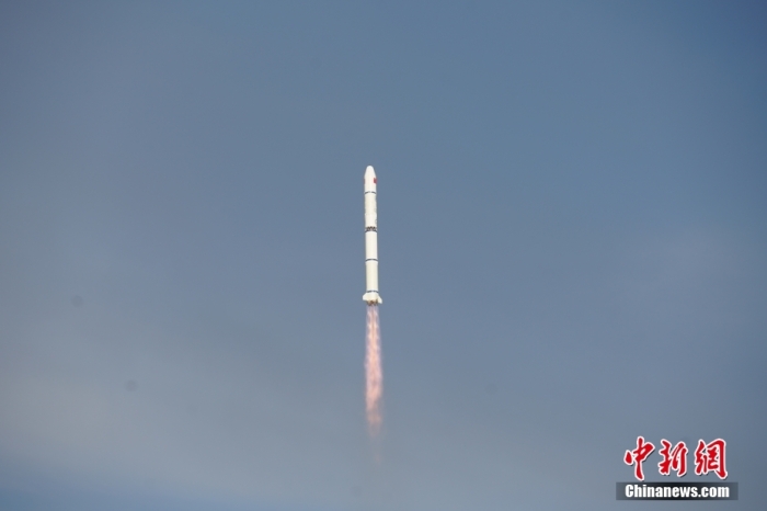 北京時間2023年8月9日6時53分，我國在太原衛星發射中心使用長征二號丙運載火箭，成功將環境減災二號06星發射升空，衛星順利送入預定軌道，發射任務獲得圓滿成功。此次任務是長征系列運載火箭第482次飛行。馮陽 攝