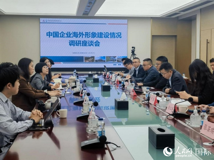 埃塞俄比亞中國商會企業代表與人民網記者座談。人民網記者 劉寧攝