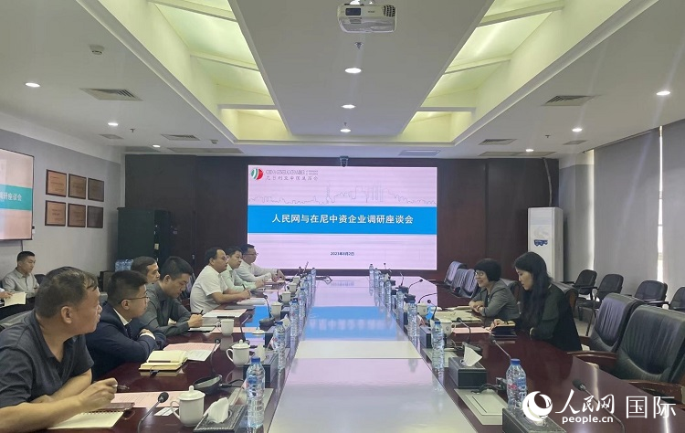 尼日利亞中國商會企業代表與人民網記者座談。