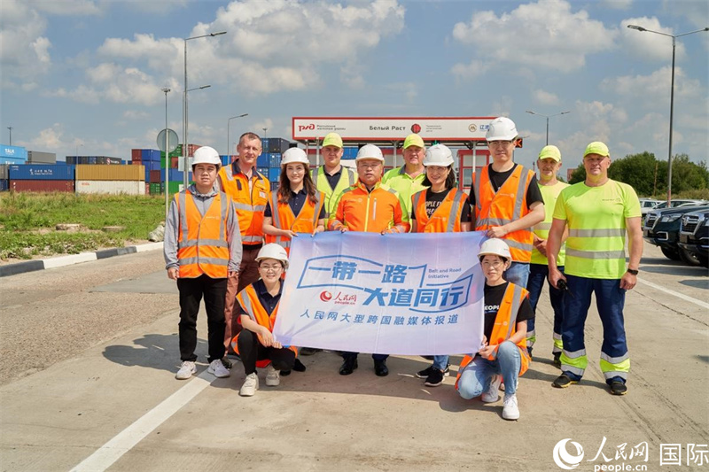 人民網記者在莫斯科別雷拉斯特物流中心采訪。