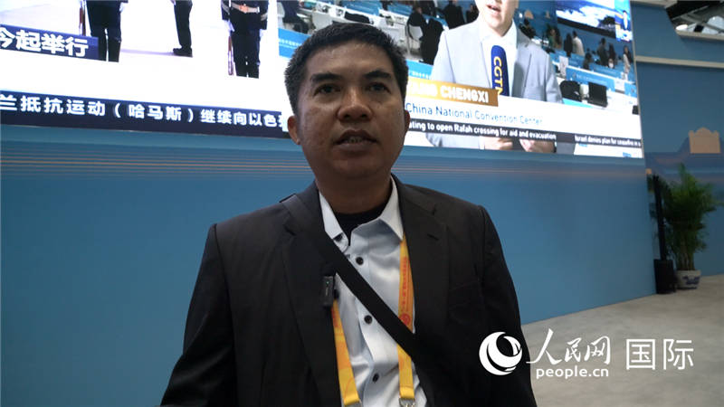 印尼《辛加朗綜合日報》記者班邦·蘇利斯提奧（Bambang Sulistio）與記者交談。人民網 楊春燕攝