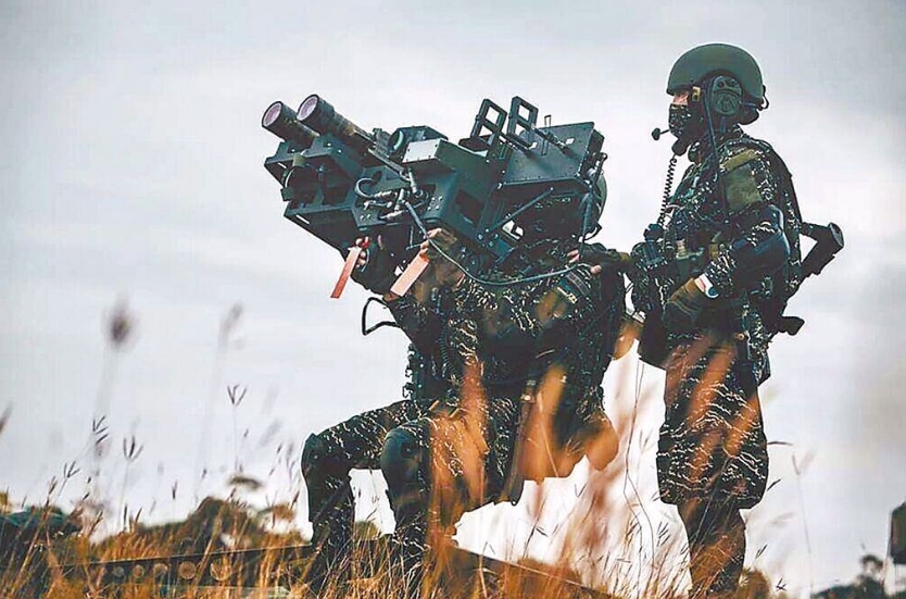 臺海軍陸戰隊肩抗“毒刺”導彈發射器準備射擊。圖片來源：臺灣“中時新聞網”。