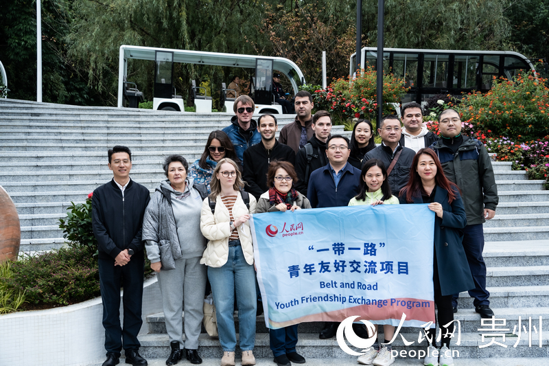 合影留念。人民網 陽茜攝