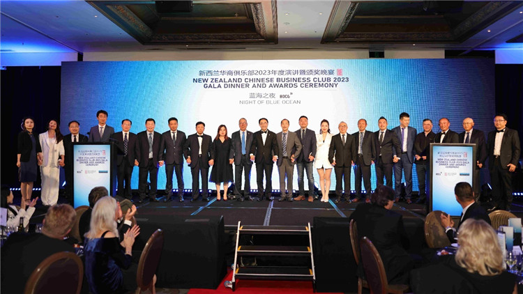 新西蘭華商聯合總會首批會員代表上臺亮相。攝影：張凱