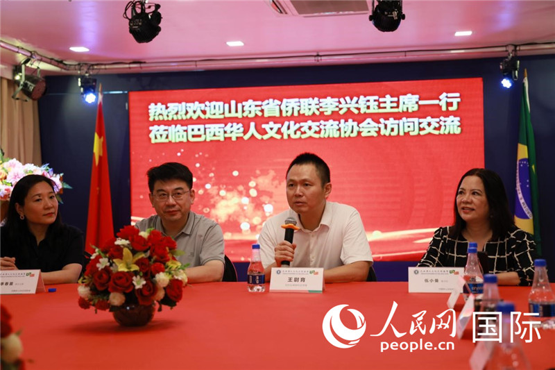 中國駐里約熱內盧副總領事王尉育（右二）發表致辭。人民網記者宋亦然攝
