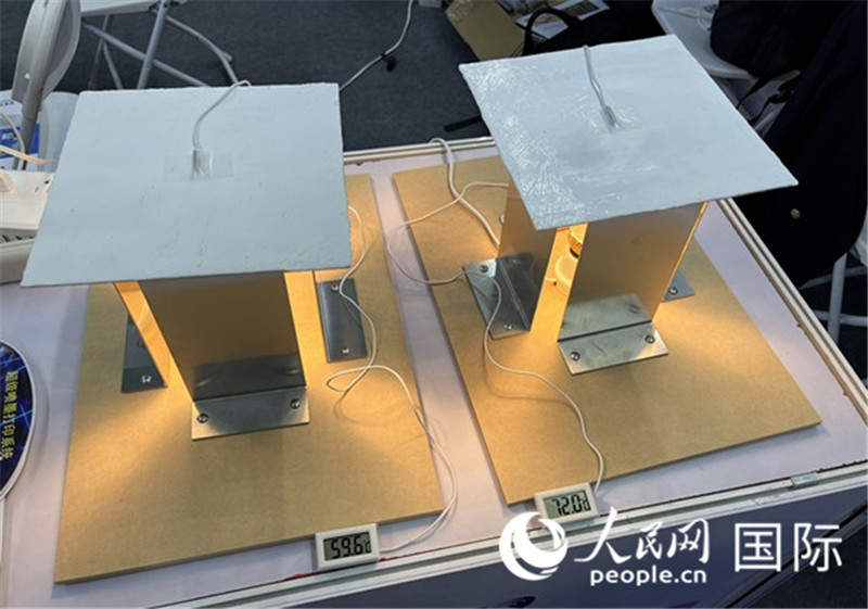 氣凝膠隔熱材料應用效果展示。（人民網記者 陳思攝）