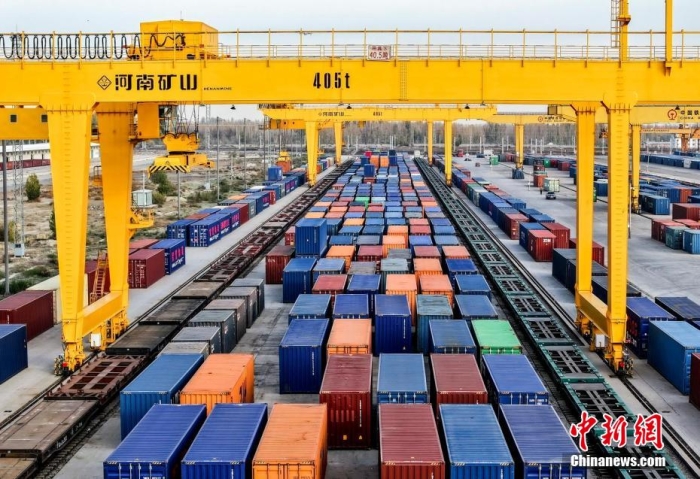 資料圖：霍爾果斯鐵路口岸有序排列的集裝箱。(無人機照片)<a target='_blank' href='/' ><p  align=
