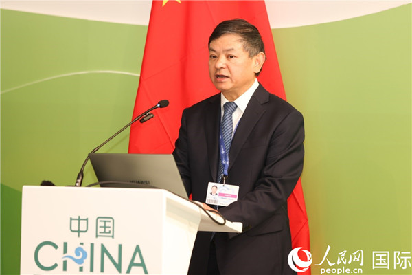 中國生態環境部部長黃潤秋致辭。人民網記者任皓宇攝