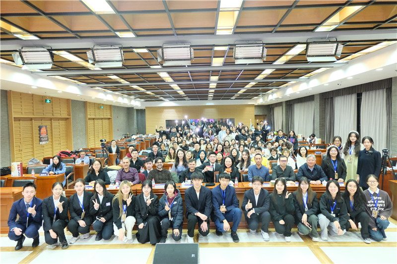 第八屆全國高校西班牙語配音大賽決賽現場合影。主辦方供圖