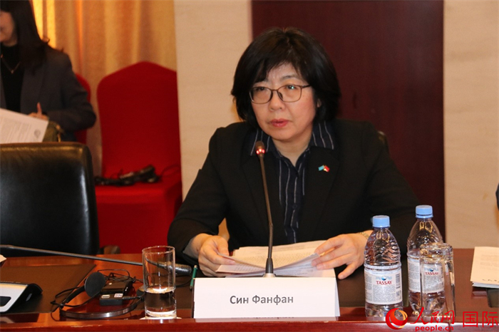 中國駐哈薩克斯坦大使館公使銜參贊邢芳芳致辭。人民網記者 李強攝