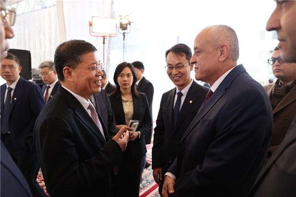 李永明同埃及住房部副部長會談交流。主辦方供圖