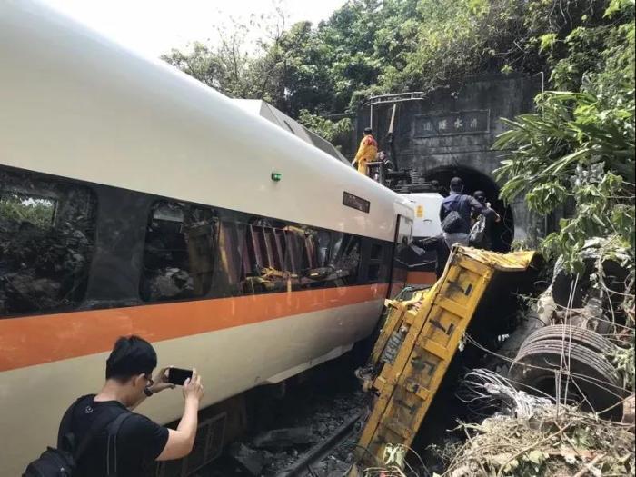 資料圖：2021年4月2日，臺鐵408次太魯閣號發生脫軌事故。圖片來源：臺灣《聯合報》 王燕華 攝