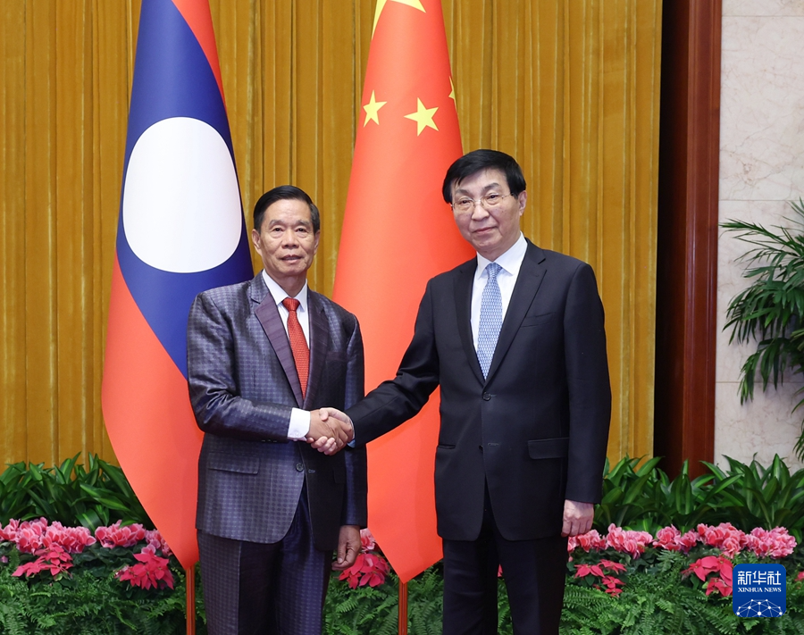 1月22日，中共中央政治局常委、全國政協主席王滬寧在北京會見老撾人民革命黨中央政治局委員、建國陣線中央委員會主席辛拉馮。新華社記者 王曄 攝
