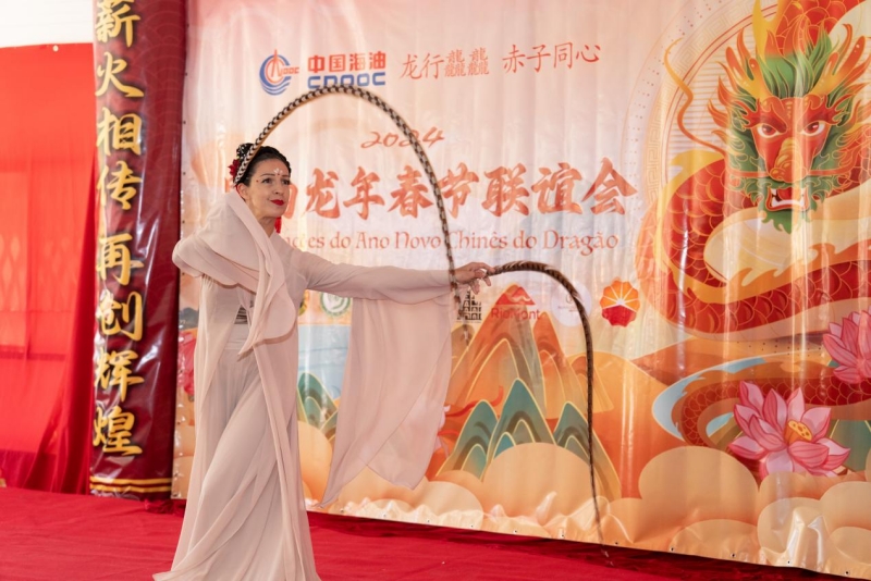 巴西藝術家表演中國舞。里約天主教大學孔子學院供圖