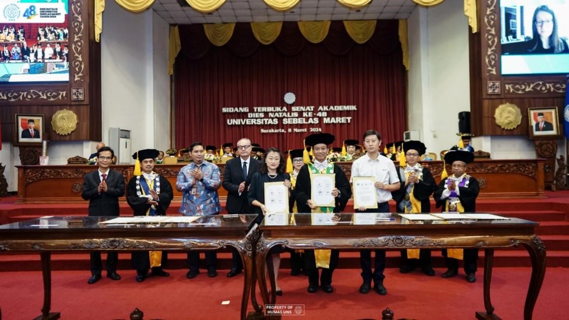 西華大學、三一一大學、印尼鋰源新材料有限公司、四川鋰源新能源有限公司四方共同簽署國際合作協議。印尼三一一大學孔子學院供圖
