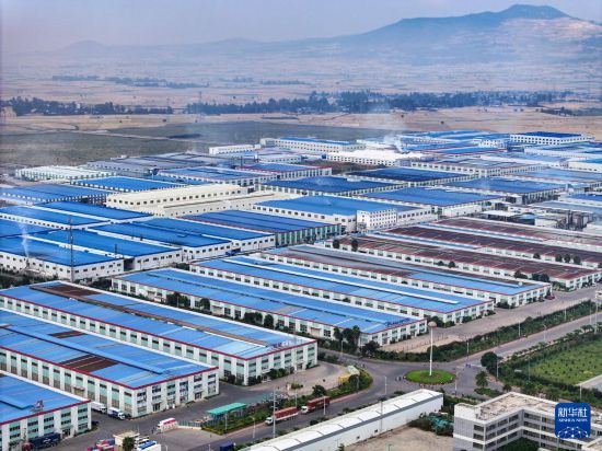 這是2023年11月3日在埃塞俄比亞杜凱姆市拍攝的東方工業園（無人機照片）。 新華社發（東方工業園供圖）