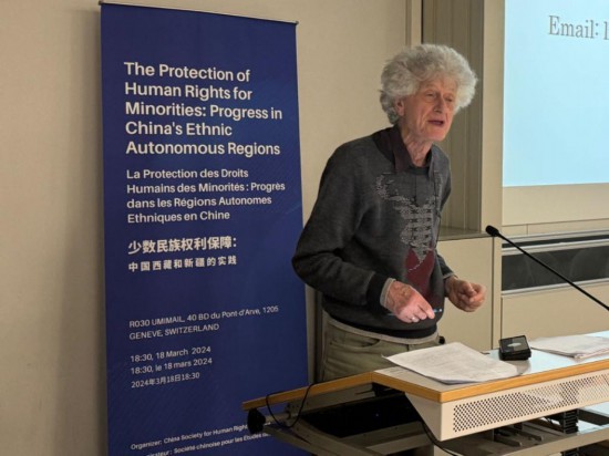 3月18日，由中國人權研究會主辦的“少數民族權利保障：中國西藏和新疆實踐”主題講座在瑞士日內瓦舉行。圖為比利時知名藏學家安德烈·拉克魯瓦在講座上發言。新華社記者石松攝