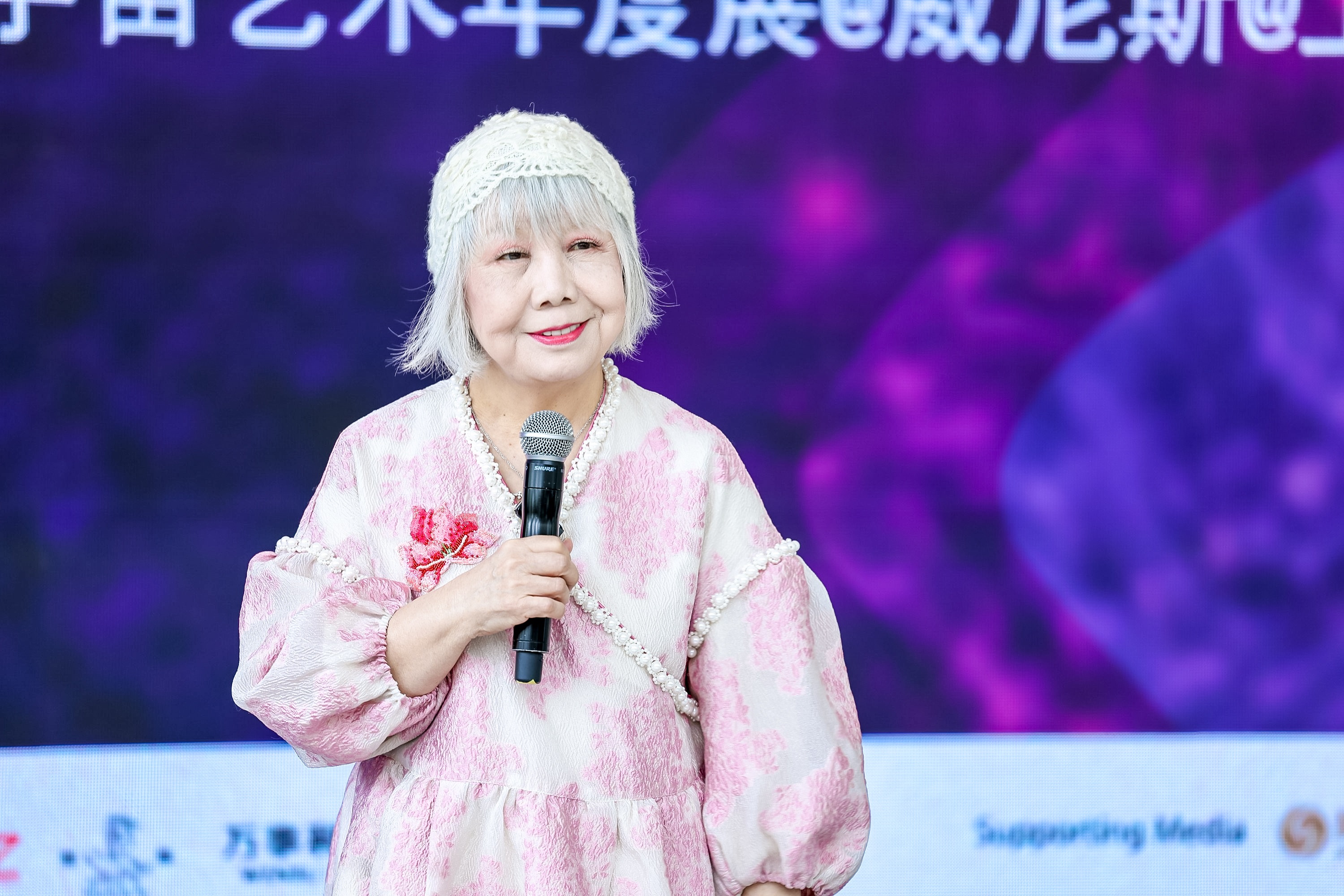 圖3：資深策展人、藝評家、臺北實踐大學教授陸蓉之致辭（圖片：鳳凰中心）
