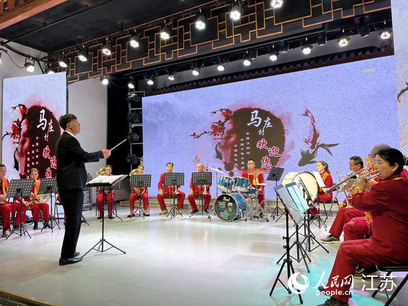馬莊農民樂團在排練節目。人民網 李子佩攝