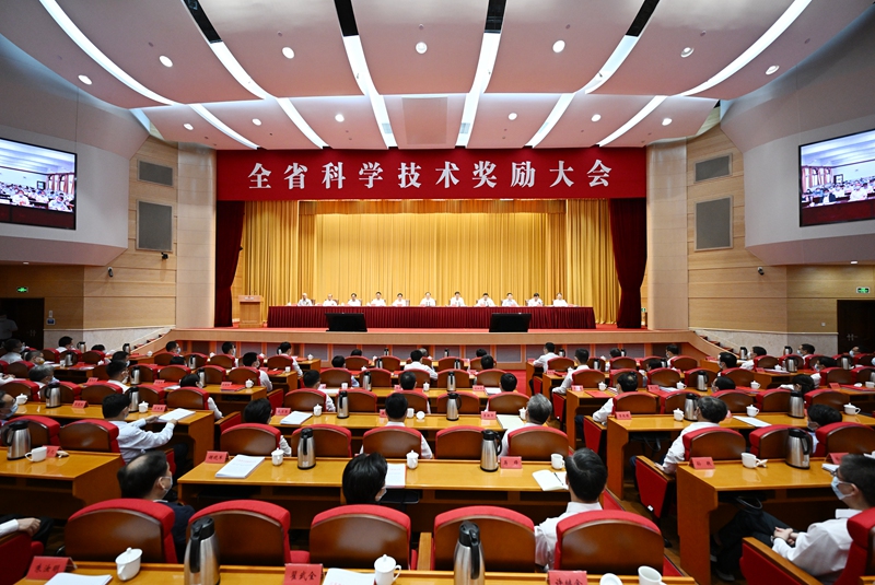 圖為江蘇省科學技術獎勵大會現場。吳勝攝