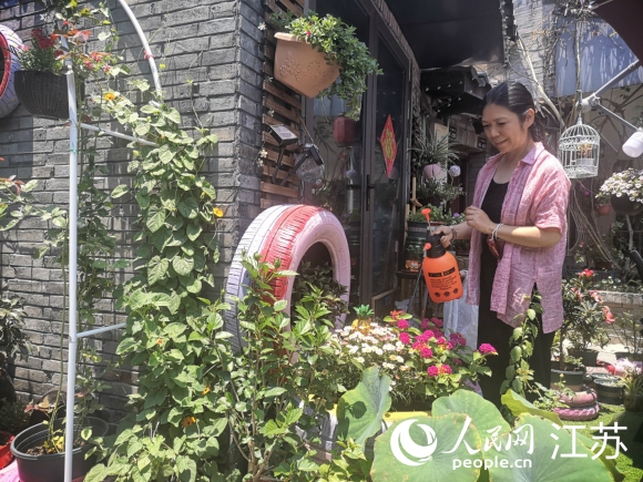 原在上海工作的袁荔退休后重回揚州古城生活。 人民網 張玉峰攝