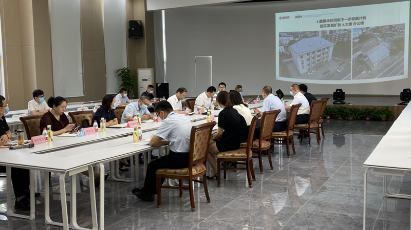 河東區委書記范少軍一行深入老電建公司辦公園區就盤活園區工作進行部署研究。河東區供圖