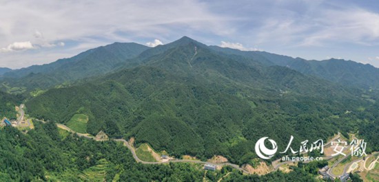 大別山旅游扶貧快速通道。人民網 陳若天攝