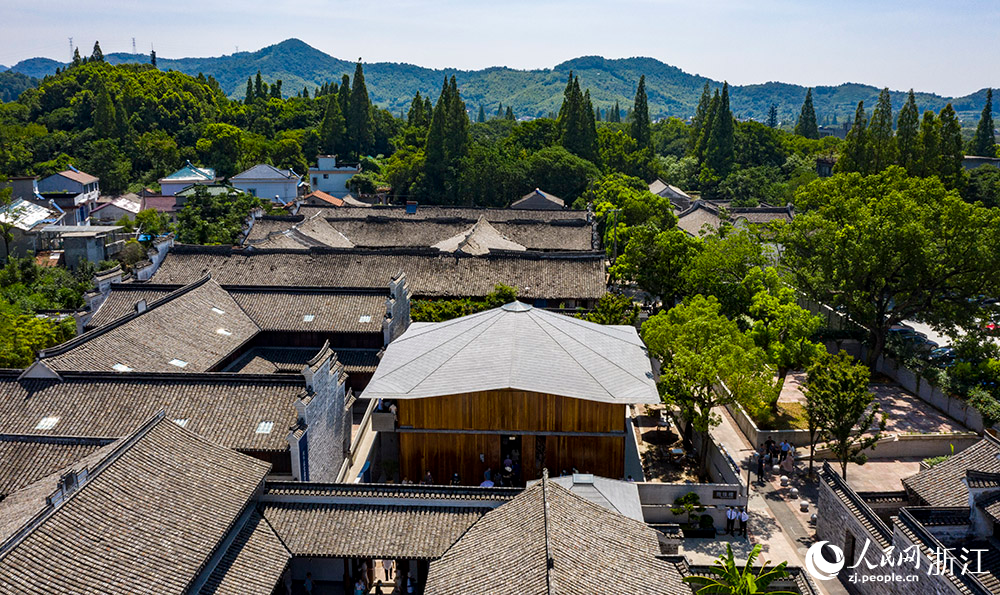 7月23日，空中俯瞰位于寧波市江北區慈城鎮的抱珠樓。人民網 章勇濤攝