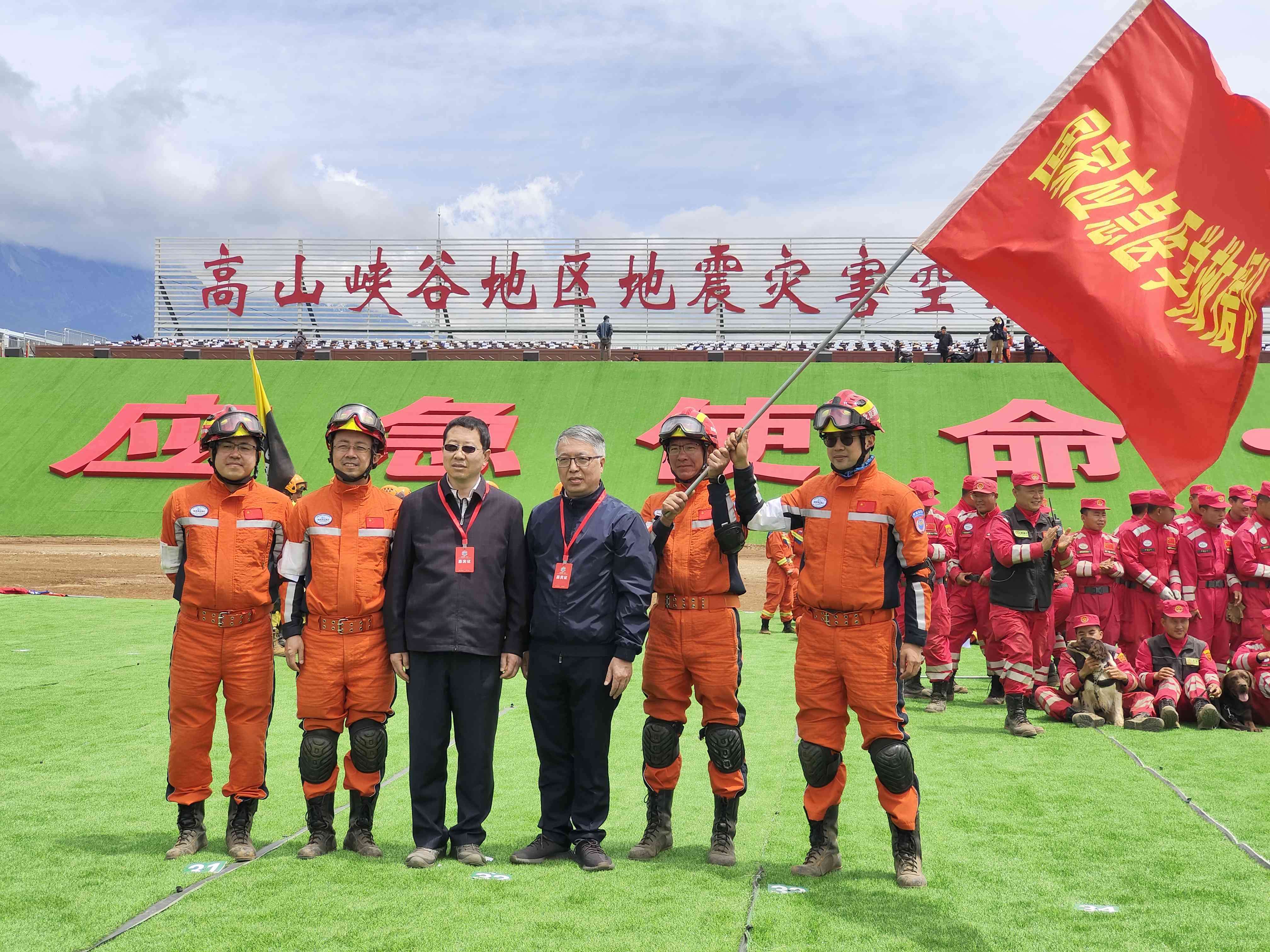 呂國忠以總領隊身份，帶領國家應急醫學救援隊演練。受訪者供圖